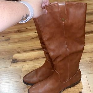 tall brown bootsBRAND NEW STILL IN BOX